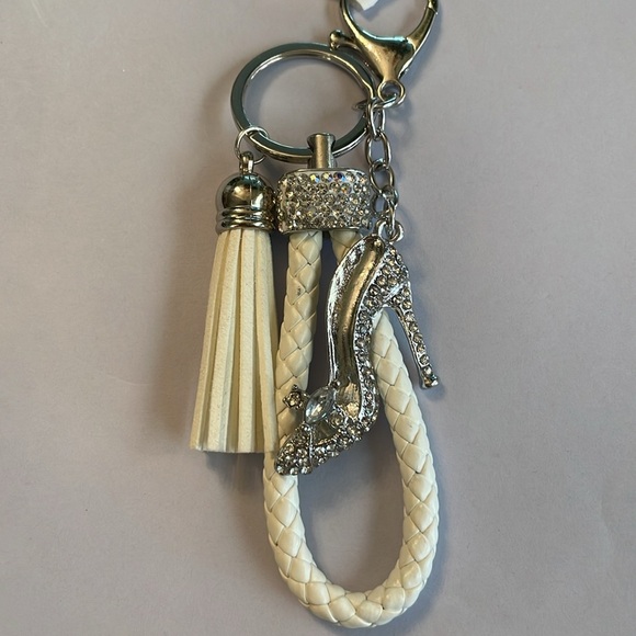 Elegant White Braided Wristlet Keychain 
w/Rhinestone Heel & Tassel -Unique NWT - Picture 3 of 14